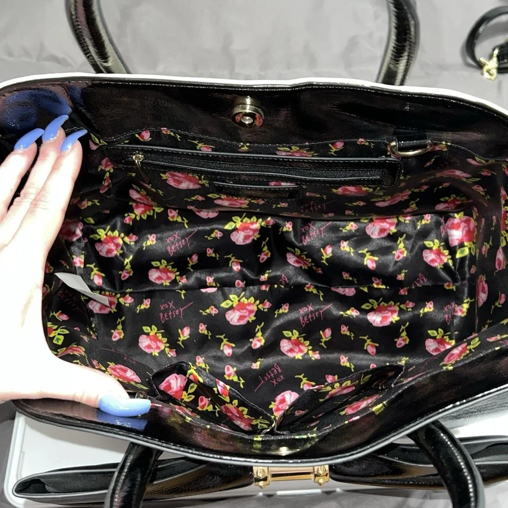 Betsey Johnson Large SATCHEL BLACK WHITE with BIG BOW Zig Zag Print Faux Leather